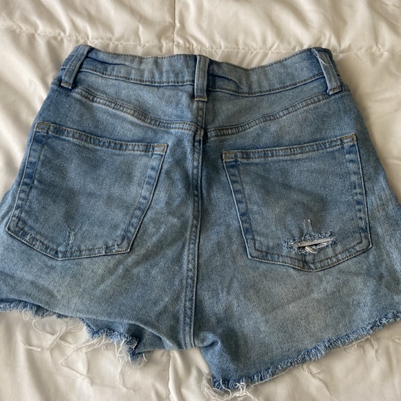 A size 2 light washed Jean shorts. - Picture 2 of 5